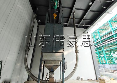 氫氧化鈉噸袋破袋機(jī)，密閉無(wú)塵噸包投料站現(xiàn)場(chǎng)